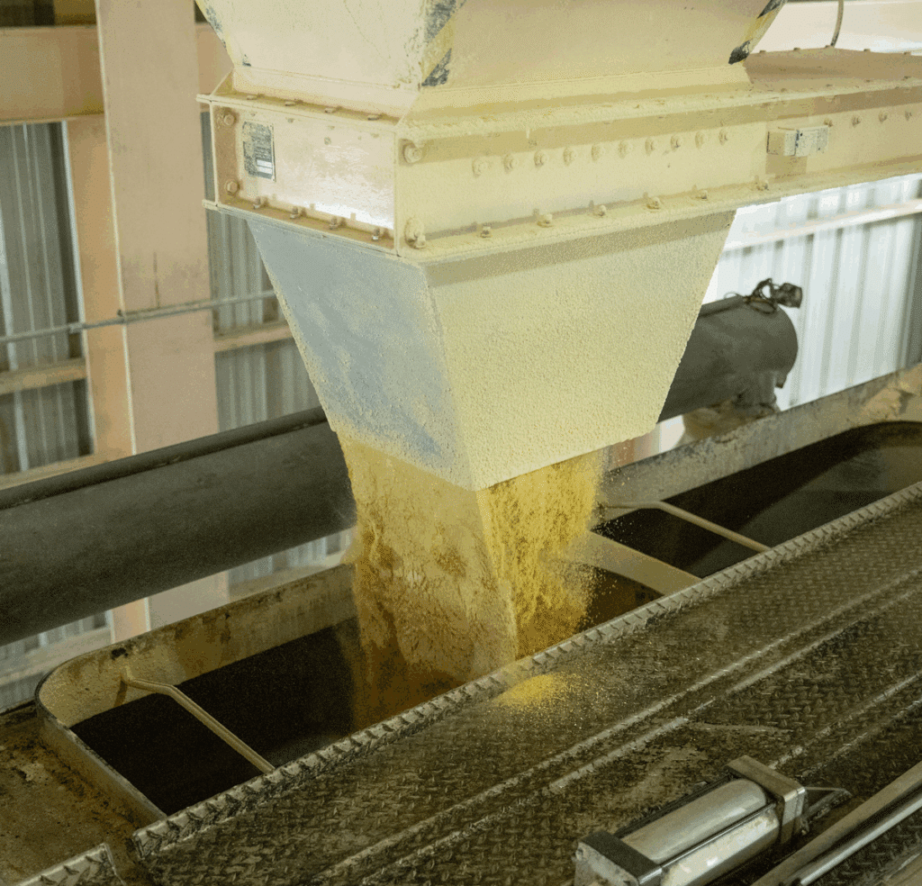 Crystal Valley - Feed - Feed truck being filled